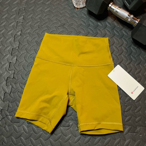 Lululemon Wunder train shorts 6” - Picture 2 of 3